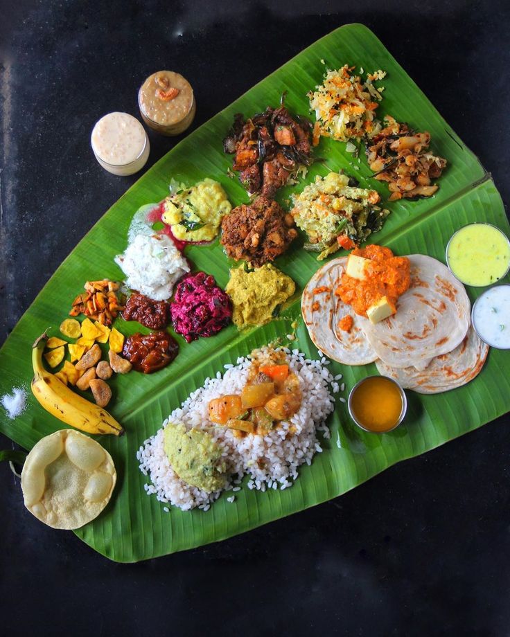 Authentic Kerala sadya dining Kanthaloor resort